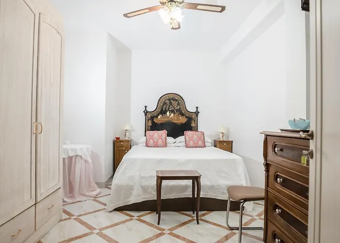 לינה וארוחת בוקר Maria Di Venere 3*